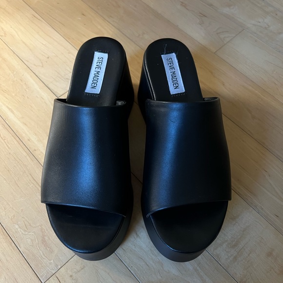 Steve Madden Shoes - *SOLD* Steve Madden platform sandals